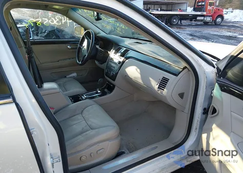 2011 Cadillac Dts Luxury Collection z USA, uszkodzony, nr VIN 1G6KD5E63BU127802